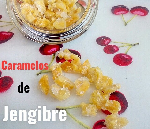 caramelos de jengibre caseros y un frasco de vidrio