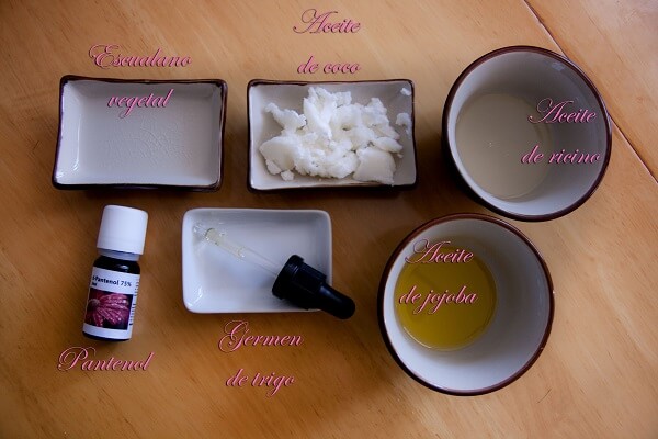 envases con los ingredientes del gloss