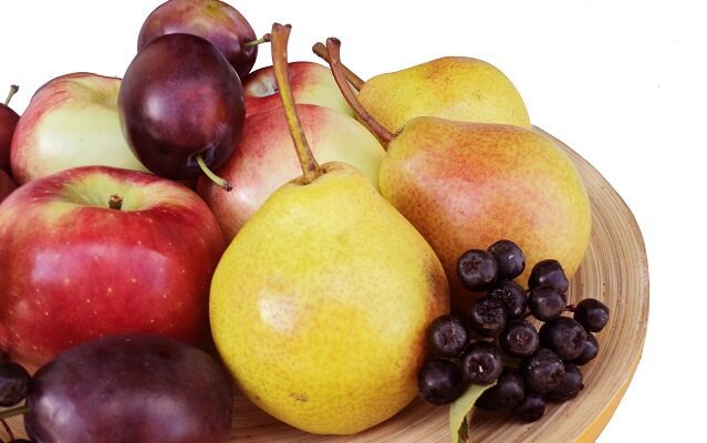 Plato con diferentes frutas