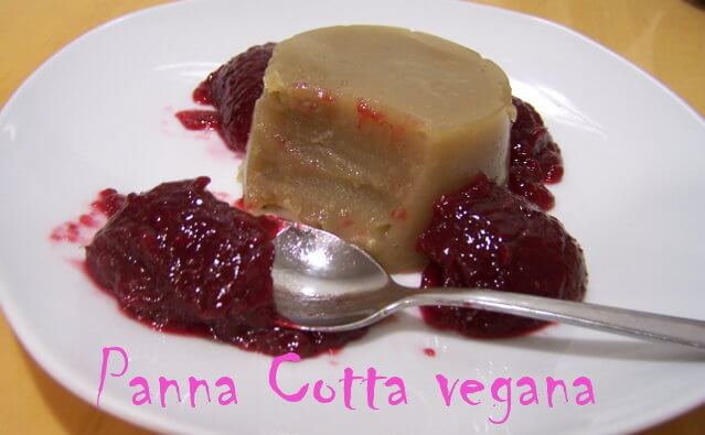 panna cotta vegetal con mermelada de frambuesas