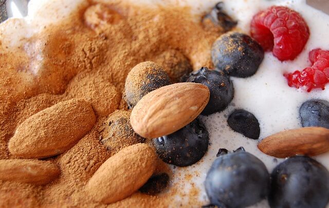 almendras y frutos del bosque