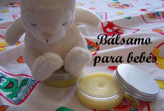 balsamo para bebes junto a un conejo de juguete