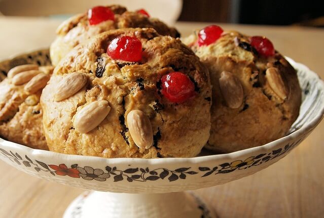 mantecados con almendras y cerezas