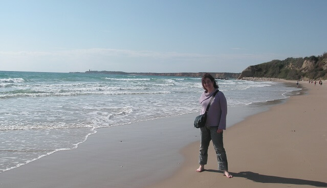 Teresa escudero junto al mar