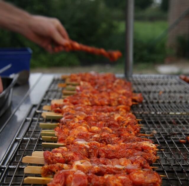 pinchos en una barbacoa